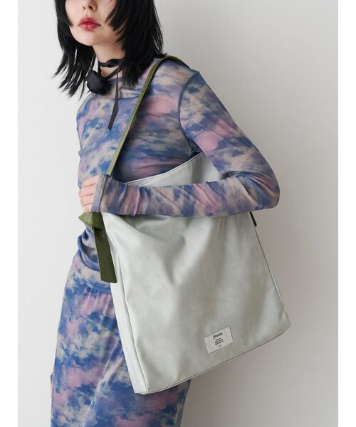 jouetie（ジュエティ）の「フェィクレザーバイカラートートバッグ（トートバッグ・レディース・ピンク/ブラック/ライトブルー・FREE）」の3枚目の写真