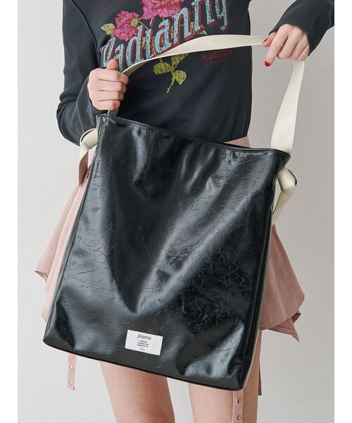 jouetie（ジュエティ）の「フェィクレザーバイカラートートバッグ（トートバッグ・レディース・ピンク/ブラック/ライトブルー・FREE）」の2枚目の写真