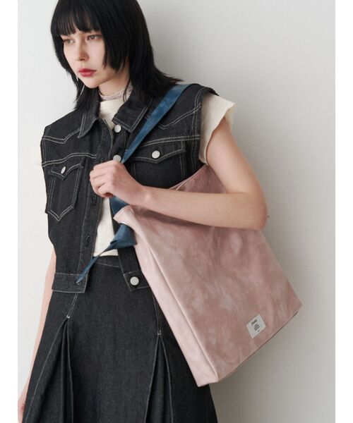 jouetie（ジュエティ）の「フェィクレザーバイカラートートバッグ（トートバッグ・レディース・ピンク/ブラック/ライトブルー・FREE）」の5枚目の写真