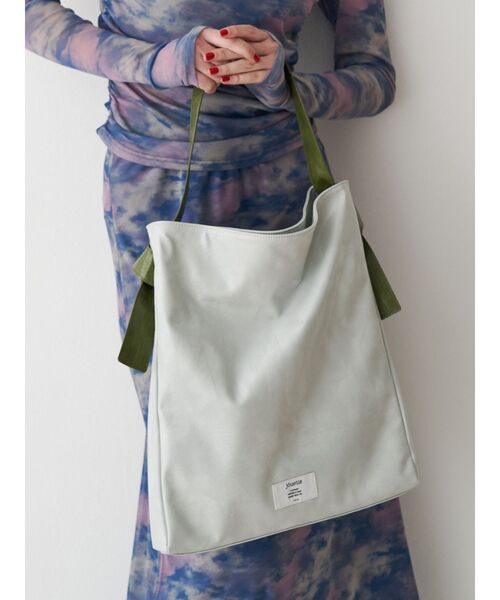 jouetie（ジュエティ）の「フェィクレザーバイカラートートバッグ（トートバッグ・レディース・ピンク/ブラック/ライトブルー・FREE）」の6枚目の写真