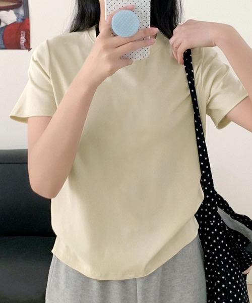 LOWO(ロワ)の「コットン素材クルーネック半袖Tシャツ(Tシャツ/カットソー・レディース・アイボリー/ボルドー/クリーム/ピンクベージュ/チャコールグレー/ブラック/ベージュ/ネイビー/ダークグレー/グレー/オフホワイト/ピンク/イエロー/ブルー・FREE)」の3枚目の写真