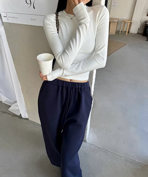 DAY CLOSET(デイ クローゼット)の「【大きいサイズ有/ストレッチ有】 レイヤード即戦力。長袖 シアー ピーチスキン カットソー レディース(Tシャツ/カットソー・レディース・ホワイト/ブラック・L/XL/M)」の4枚目の写真