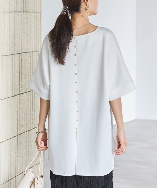 LAVEANGE(ラビアンジェ)の「バックパールポンチプルオーバー|大人のバックシャン/ラウンドヘム/上品見え/楽ちんキレイ/イージーケア/体型カバー(Tシャツ/カットソー・レディース・ブラック/オフホワイト・M/LL/3L/4L/5L)」の6枚目の写真