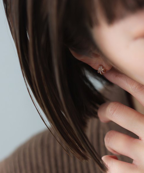 Lilas(リラ)の「シャイニングダイヤ3ラインピアス K18(両耳)(ピアス(両耳用)・レディース・ゴールド・FREE)」の3枚目の写真