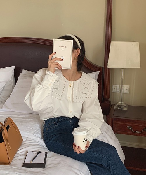 shopnikoniko（ショップニコニコ）の「ブラウス 長袖 襟 ビックカラー 白 レース 刺繍 キレイめ ビッグカラーシャツ（シャツ/ブラウス・レディース・ホワイト・フリー）」の3枚目の写真