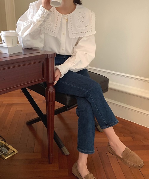 shopnikoniko（ショップニコニコ）の「ブラウス 長袖 襟 ビックカラー 白 レース 刺繍 キレイめ ビッグカラーシャツ（シャツ/ブラウス・レディース・ホワイト・フリー）」の5枚目の写真