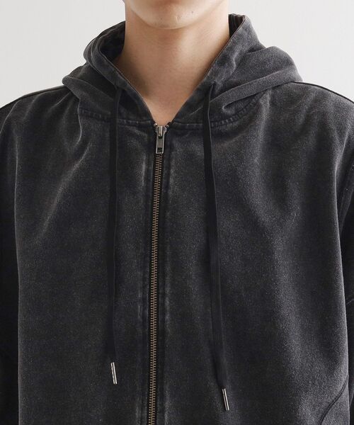 tk.TAKEO KIKUCHI(ティーケータケオキクチ)の「ヴィンテージライククロップドパーカ(パーカー・メンズ・ブラック/オリーブ・02/03)」の4枚目の写真