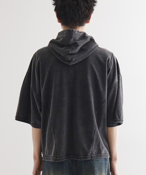 tk.TAKEO KIKUCHI(ティーケータケオキクチ)の「ヴィンテージライククロップドパーカ(パーカー・メンズ・ブラック/オリーブ・02/03)」の5枚目の写真