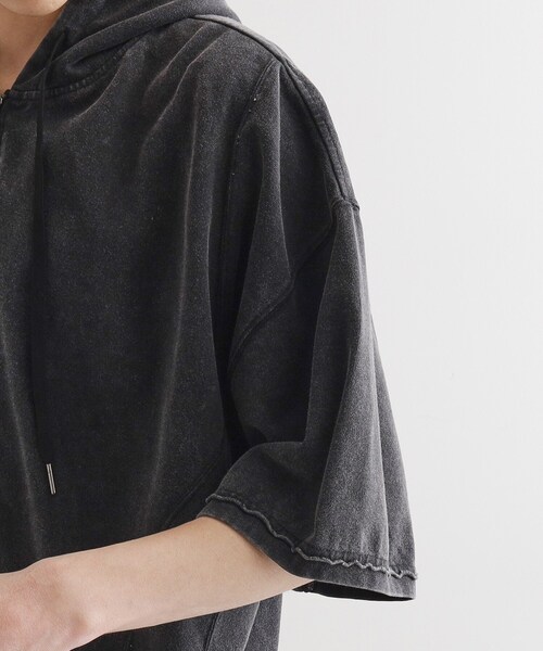 tk.TAKEO KIKUCHI(ティーケータケオキクチ)の「ヴィンテージライククロップドパーカ(パーカー・メンズ・ブラック/オリーブ・02/03)」の7枚目の写真