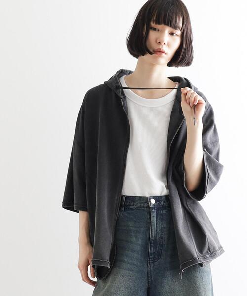 tk.TAKEO KIKUCHI(ティーケータケオキクチ)の「ヴィンテージライククロップドパーカ(パーカー・メンズ・ブラック/オリーブ・02/03)」の11枚目の写真