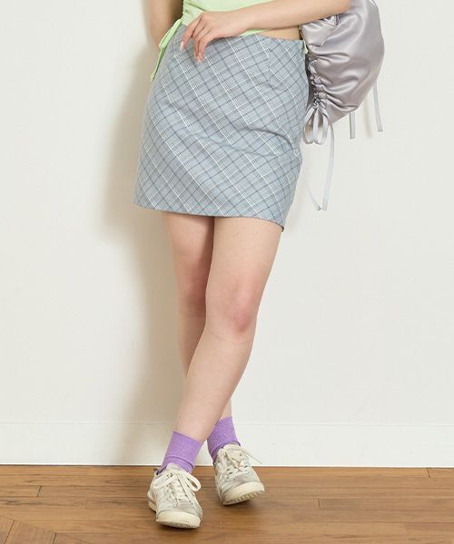 Mi-je（ミジェ）の「台形チェックスカート【韓国ファッション】（スカート・レディース・ピンク/グレー・M/S）」の2枚目の写真