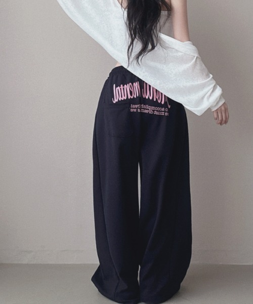 NANAHACHI(ナナハチ)の「バッグプリントワイドスエットパンツ(スウェットパンツ・レディース・ブラック/グレー/ネイビー・FREE)」の11枚目の写真