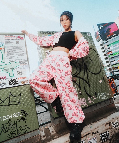 repipi armario（レピピ アルマリオ）の「【HOnOKAコラボ】ワイドスウェット【セットアップ着用可能】（スウェットパンツ・キッズ・ブラック/ピンク/レッド・MEDIUM/LARGE）」の10枚目の写真