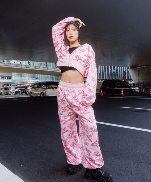 repipi armario（レピピ アルマリオ）の「【HOnOKAコラボ】ワイドスウェット【セットアップ着用可能】（スウェットパンツ・キッズ・ブラック/ピンク/レッド・MEDIUM/LARGE）」の12枚目の写真