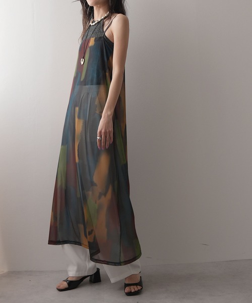 bohmal(ボマール)の「水彩アート総柄シアーキャミワンピース(ワンピース・レディース・アイボリー/スミクロ・FREE)」の6枚目の写真