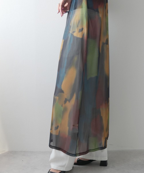 bohmal(ボマール)の「水彩アート総柄シアーキャミワンピース(ワンピース・レディース・アイボリー/スミクロ・FREE)」の5枚目の写真