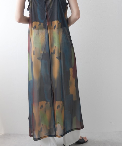 bohmal(ボマール)の「水彩アート総柄シアーキャミワンピース(ワンピース・レディース・アイボリー/スミクロ・FREE)」の4枚目の写真