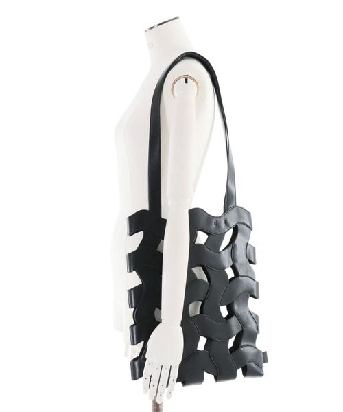 UN3D.（アンスリード）の「CROSS WAVE TOTE / クロスウェーブトート（トートバッグ・レディース・ブラック/ベージュ・FREE）」の8枚目の写真