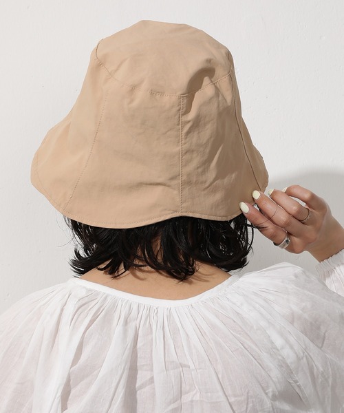Monocoro toppi(モノコロトッピ)の「UV 裏地メッシュ あご紐付き ワイドブリム バケットハット(ハット・レディース・ベージュ/アイボリー/ブラック・フリー)」の13枚目の写真