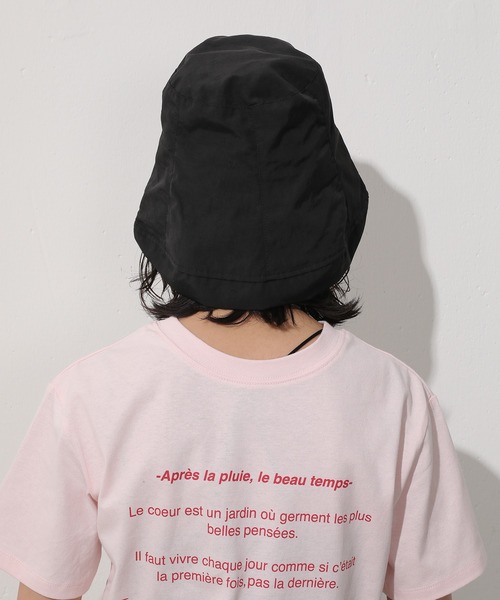 Monocoro toppi(モノコロトッピ)の「UV 裏地メッシュ あご紐付き ワイドブリム バケットハット(ハット・レディース・ベージュ/アイボリー/ブラック・フリー)」の10枚目の写真