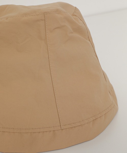 Monocoro toppi(モノコロトッピ)の「UV 裏地メッシュ あご紐付き ワイドブリム バケットハット(ハット・レディース・ベージュ/アイボリー/ブラック・フリー)」の19枚目の写真