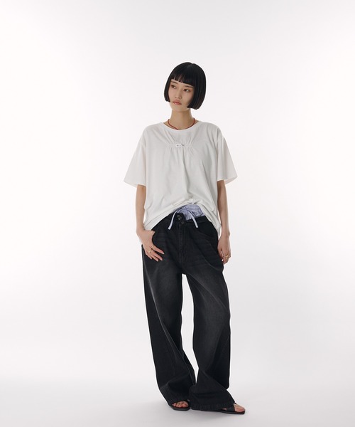 MUHET(ミュエータ)の「back open shirring logo t-shirt / バックオープンシャーリングロゴTシャツ(Tシャツ/カットソー・レディース・ブラック/オフホワイト・SMALL/MEDIUM)」の4枚目の写真