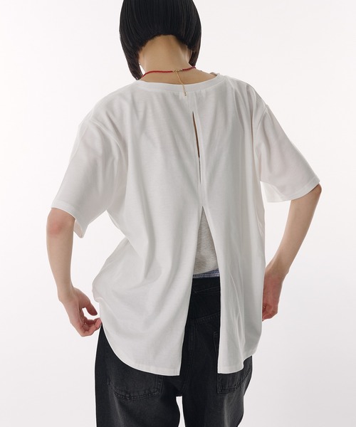 MUHET(ミュエータ)の「back open shirring logo t-shirt / バックオープンシャーリングロゴTシャツ(Tシャツ/カットソー・レディース・ブラック/オフホワイト・SMALL/MEDIUM)」の5枚目の写真