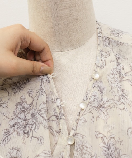 CLETTE（クレット）の「シアー花柄フリルチュニックブラウス（シャツ/ブラウス・レディース・ブルー/イエロー・LL/3L/4L）」の17枚目の写真
