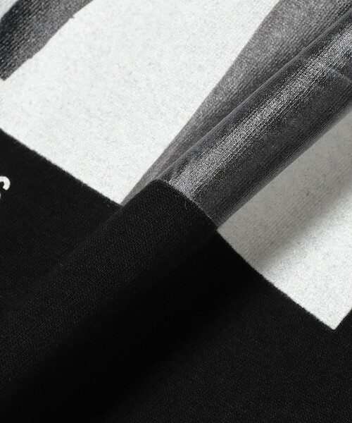 BEAMS T（ビームスティー）の「【別注】Kevin Cummins /「Bjork」Photo T ②（Tシャツ/カットソー・メンズ・ブラック・S/M/L/XL）」の10枚目の写真