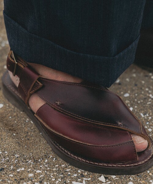 BEAMS PLUS(ビームスプラス)の「KOVALAM / 別注 X-STRAP SANDAL CHROMEXCEL(サンダル・メンズ・ワイン・M)」の1枚目の写真