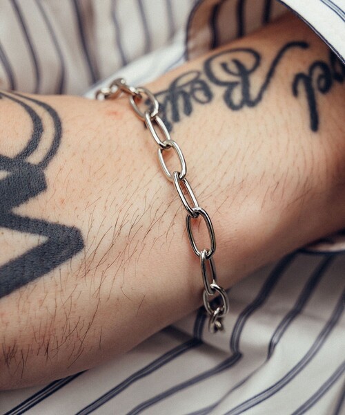 Subciety(サブサエティ)の「Square chain bracelet(ブレスレット・メンズ・シルバー・FREE)」の14枚目の写真