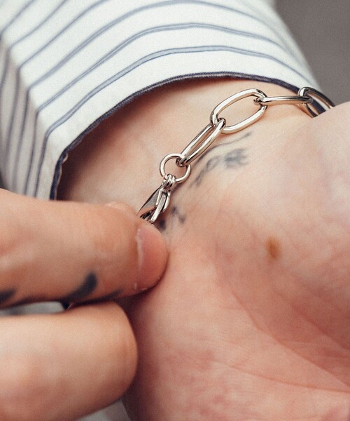 Subciety(サブサエティ)の「Square chain bracelet(ブレスレット・メンズ・シルバー・FREE)」の19枚目の写真
