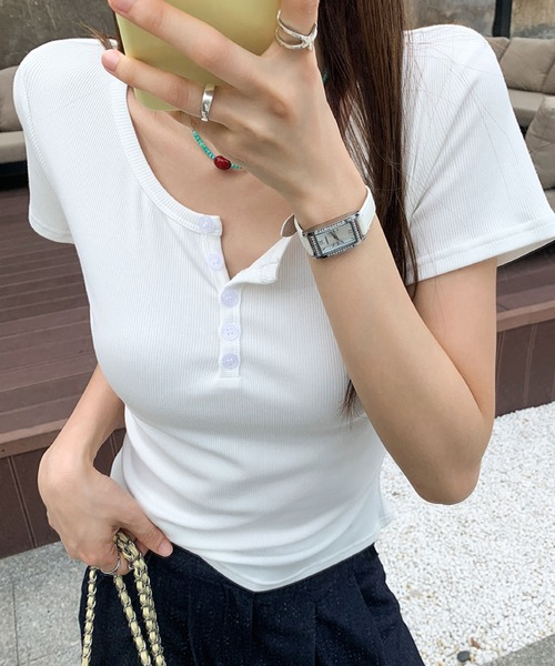 2ly2(トゥーリートゥー)の「フロントボタンリブTシャツ(Tシャツ/カットソー・レディース・ブラック/パープル/ホワイト・FREE)」の13枚目の写真
