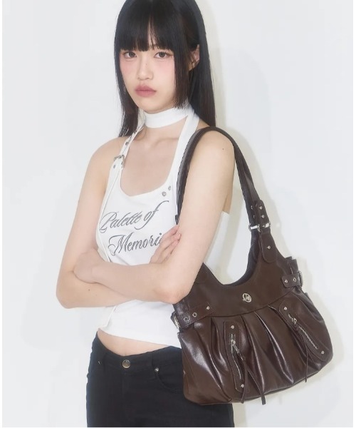 ショルダーバッグ・ポシェット ILLIGO Amber Buckle Shoulder Bag Black illigo 일리고 | ILLIGO SPRING COLLECTION • AMBER BUCKLE
