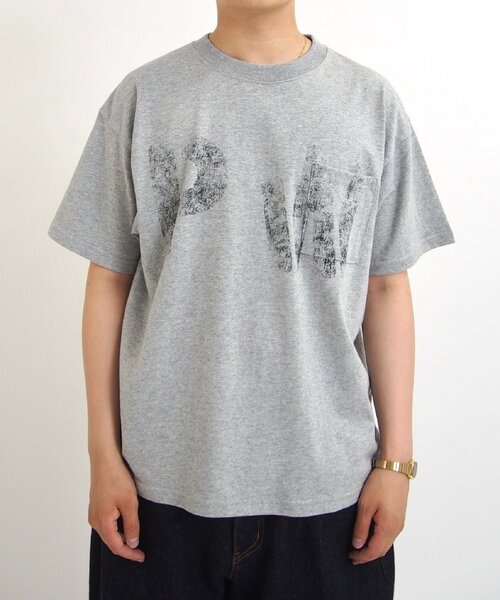 tシャツ 2サイズ「Sourcream」PWステンシルプリントポケットTEE レディース メンズ セール】2サイズ【Sourcream】PWステンシルプリントポケットTEE