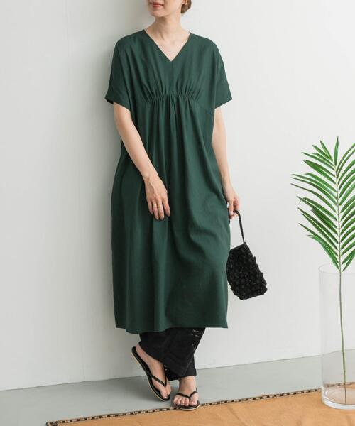 URBAN RESEARCH DOORS（アーバンリサーチドアーズ）の「リネンレーヨンVネック切替ギャザーワンピース（ワンピース・レディース・ブラック/レッド/グリーン・MEDIUM）」の3枚目の写真