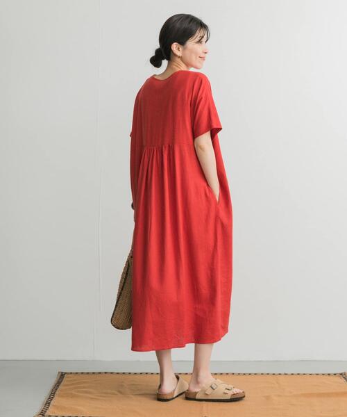 URBAN RESEARCH DOORS（アーバンリサーチドアーズ）の「リネンレーヨンVネック切替ギャザーワンピース（ワンピース・レディース・ブラック/レッド/グリーン・MEDIUM）」の8枚目の写真
