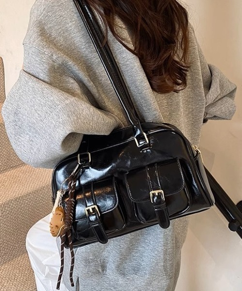 .KOM(ドットコム)の「A'GEM/9 × .kom 『.KOM/ドットケーオーエム』 エコレザー×野球チャームバッグ(トートバッグ・レディース・アイボリー/ブラック/ボルドー・FREE)」の2枚目の写真