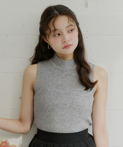 Olu.(オルドット)の「リブニットタンクトップ(タンクトップ・レディース・グレー/ブラック/アイボリー/ブラウン/ベージュ・FREE)」の3枚目の写真