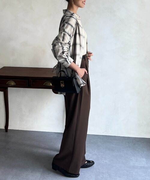 Chez toi（シェトワ）の「ウエスト絞りチェックシャツ（シャツ/ブラウス・レディース・ホワイト/ネイビー/イエロー・FREE）」の5枚目の写真