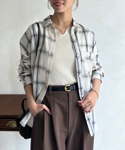 Chez toi（シェトワ）の「ウエスト絞りチェックシャツ（シャツ/ブラウス・レディース・ホワイト/ネイビー/イエロー・FREE）」の7枚目の写真