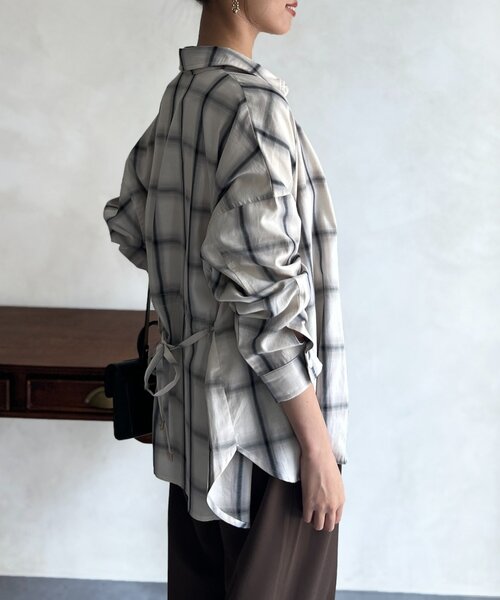 Chez toi（シェトワ）の「ウエスト絞りチェックシャツ（シャツ/ブラウス・レディース・ホワイト/ネイビー/イエロー・FREE）」の8枚目の写真