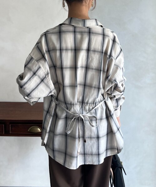 Chez toi（シェトワ）の「ウエスト絞りチェックシャツ（シャツ/ブラウス・レディース・ホワイト/ネイビー/イエロー・FREE）」の9枚目の写真