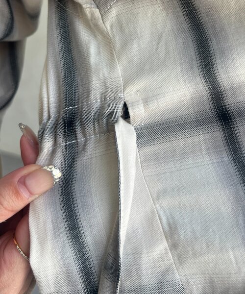 Chez toi（シェトワ）の「ウエスト絞りチェックシャツ（シャツ/ブラウス・レディース・ホワイト/ネイビー/イエロー・FREE）」の20枚目の写真