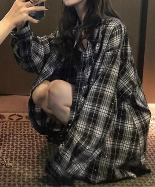 ViViDAY（ビビデー）の「キラキラスートンチェック柄シャツ（シャツ/ブラウス・レディース・ブラック/ホワイト・M）」の5枚目の写真
