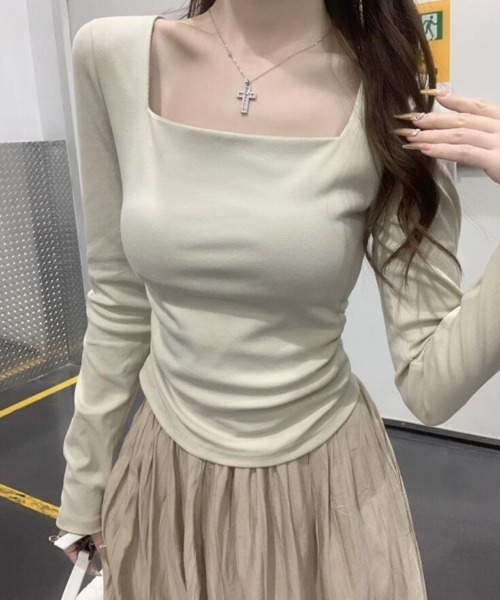 semplice(センプリチェ)の「シルエットが美しいスクエアネックロングスリーブトップス(Tシャツ/カットソー・レディース・キャメル/ホワイト/ブラック/グレー・M/L)」の1枚目の写真