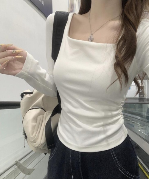 semplice(センプリチェ)の「シルエットが美しいスクエアネックロングスリーブトップス(Tシャツ/カットソー・レディース・キャメル/ホワイト/ブラック/グレー・M/L)」の8枚目の写真