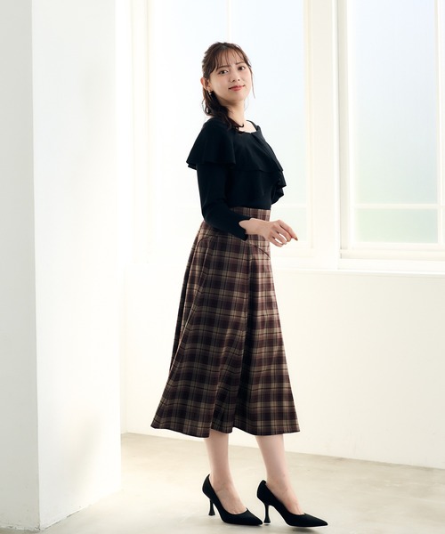 12Twelve Agenda（トゥエルブ　アジェンダ）の「デザインタックチェック柄フレアスカート（スカート・レディース・ネイビー/ブラウン・M）」の7枚目の写真