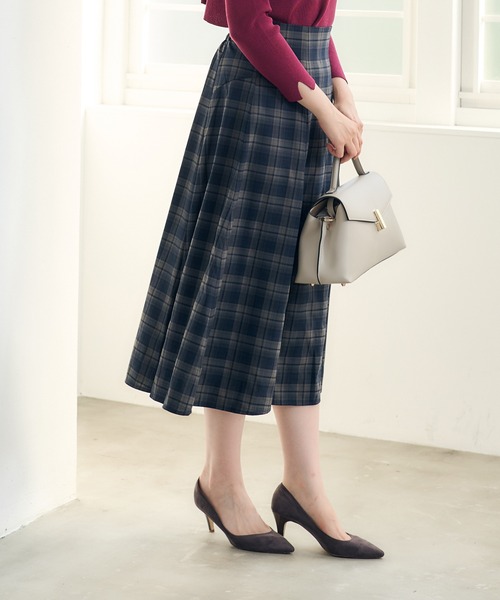 12Twelve Agenda（トゥエルブ　アジェンダ）の「デザインタックチェック柄フレアスカート（スカート・レディース・ネイビー/ブラウン・M）」の4枚目の写真