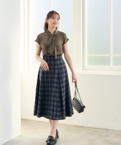 12Twelve Agenda（トゥエルブ　アジェンダ）の「デザインタックチェック柄フレアスカート（スカート・レディース・ネイビー/ブラウン・M）」の3枚目の写真